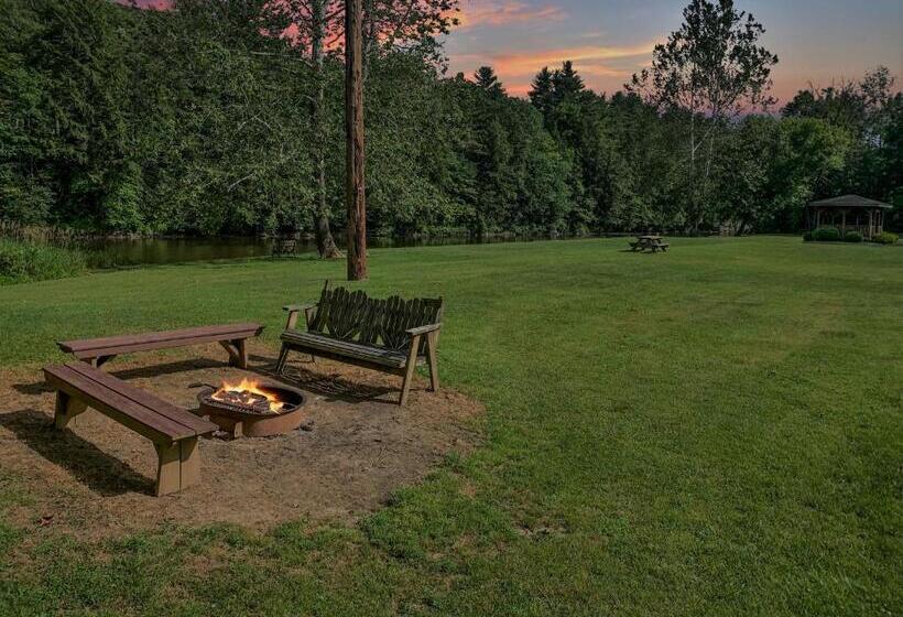 Хижина, Rough Cut Lodge