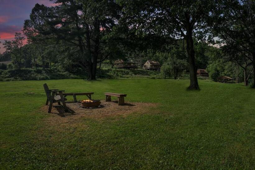 Хижина, Rough Cut Lodge