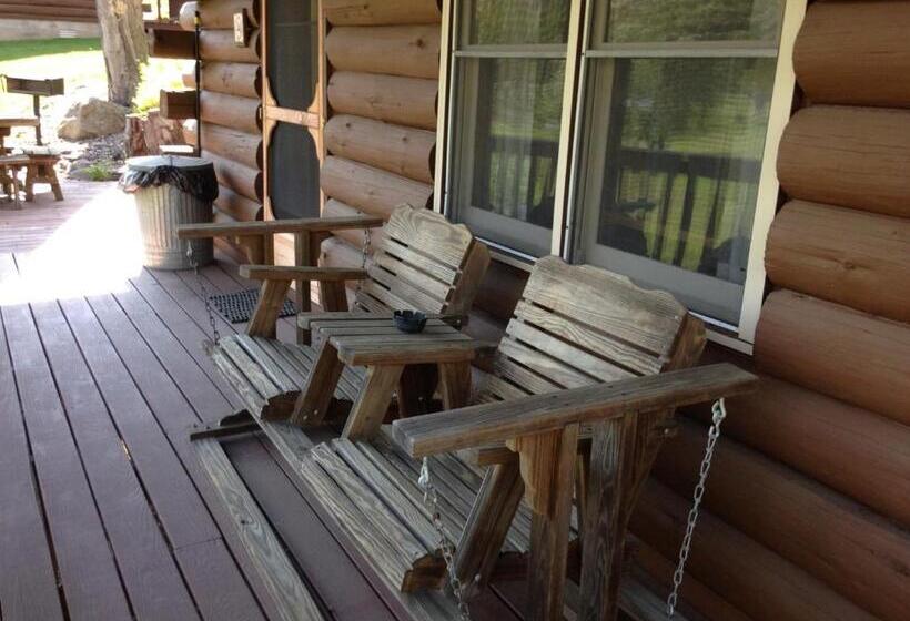 Хижина, Rough Cut Lodge