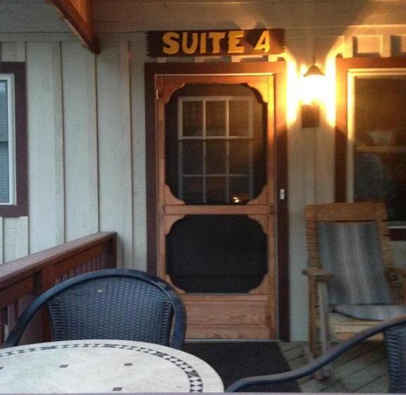 Люкс, Rough Cut Lodge