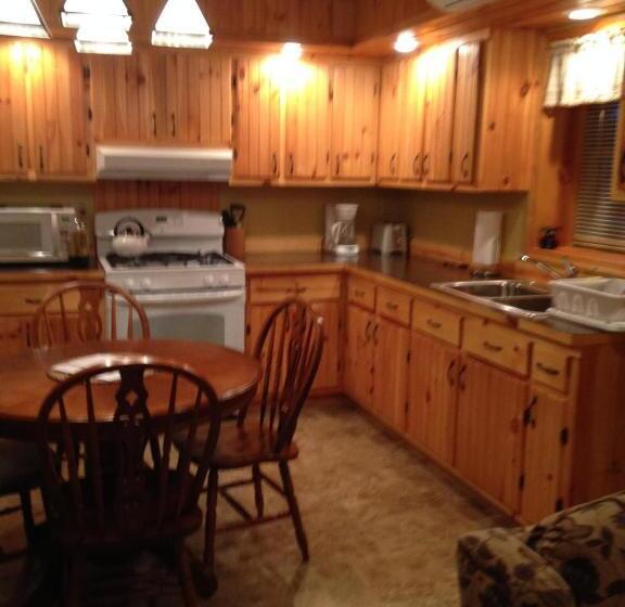 Люкс, Rough Cut Lodge