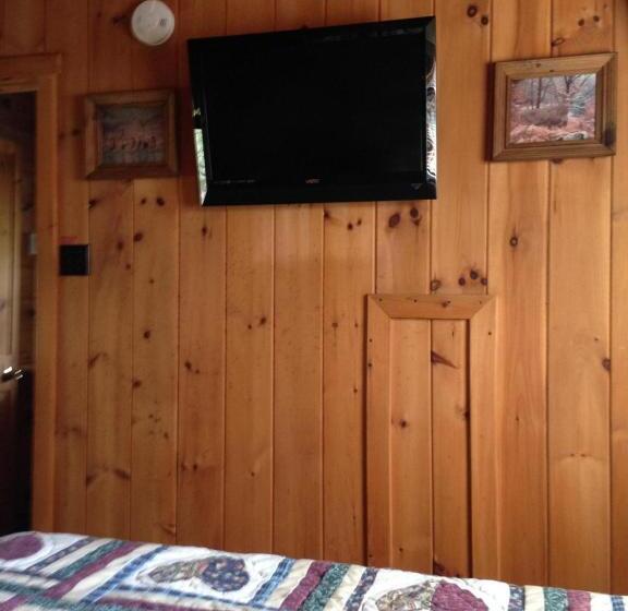 Хижина, Rough Cut Lodge