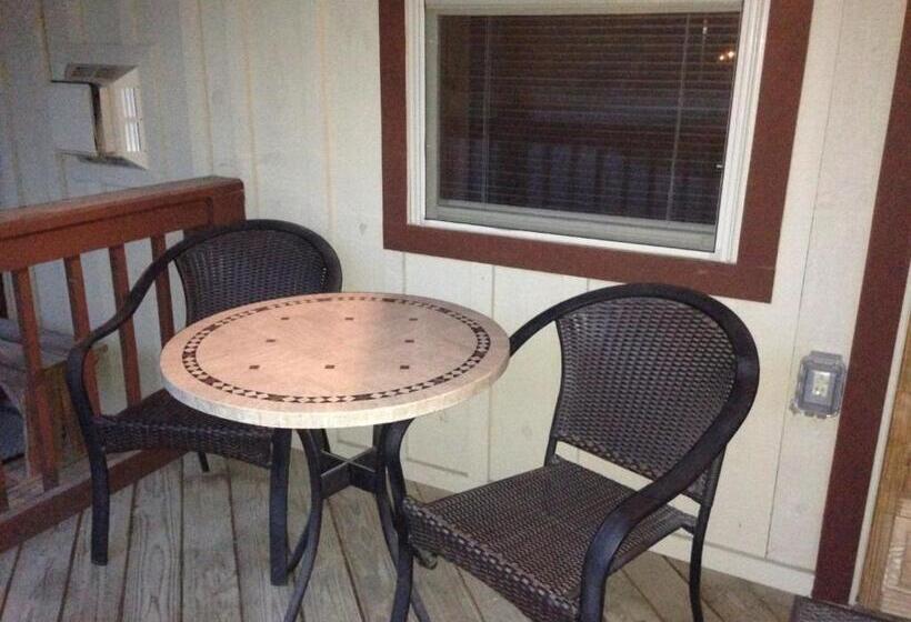 Люкс, Rough Cut Lodge