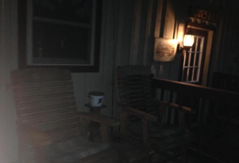 Люкс, Rough Cut Lodge