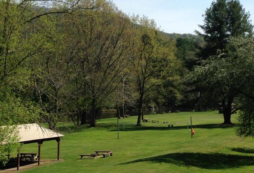 Хижина, Rough Cut Lodge