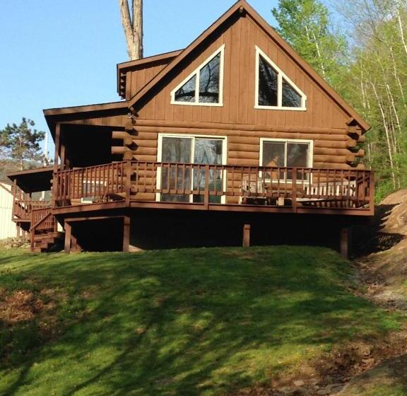 Хижина, Rough Cut Lodge
