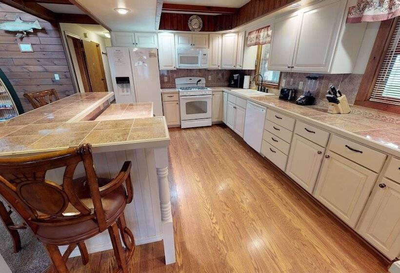 Дом 1 Спальня, Rough Cut Lodge