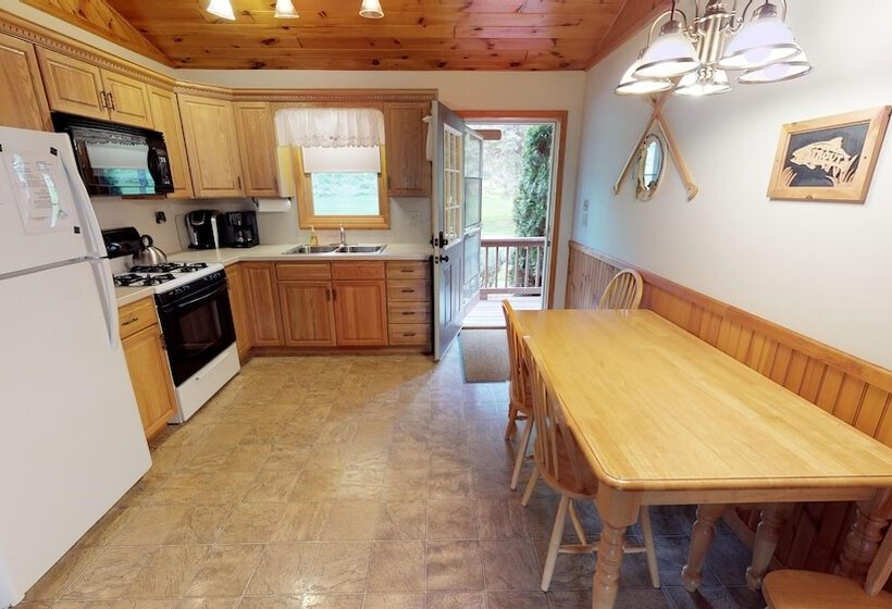 Хижина, Rough Cut Lodge