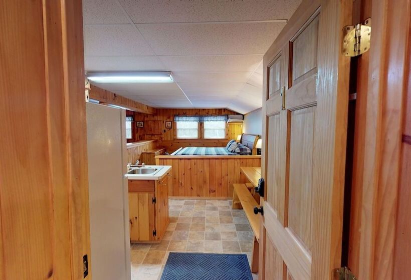 Люкс, Rough Cut Lodge