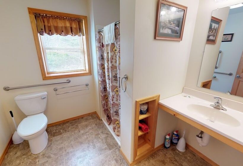 Люкс Повышенной Комфортности, Rough Cut Lodge