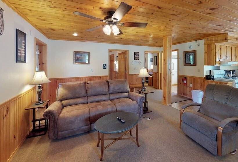 Люкс Повышенной Комфортности, Rough Cut Lodge