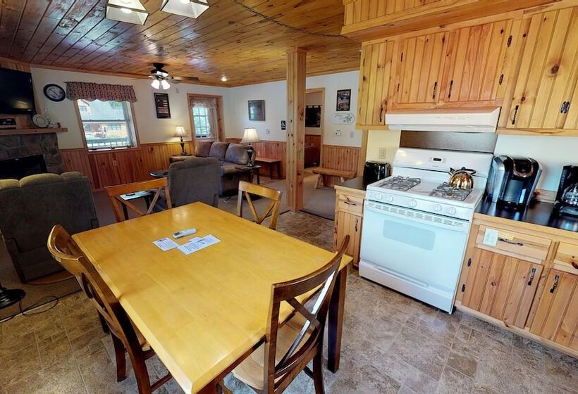 Люкс Повышенной Комфортности, Rough Cut Lodge