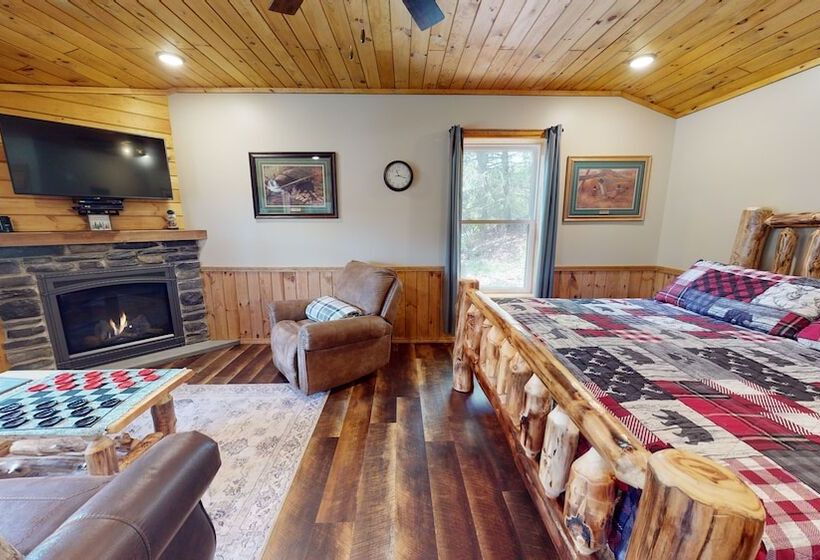 Студия Deluxe, Rough Cut Lodge