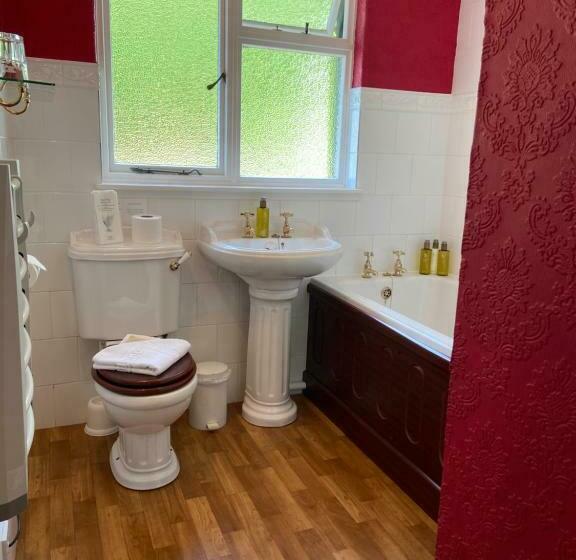 غرفة قياسية فردية, The Lagg