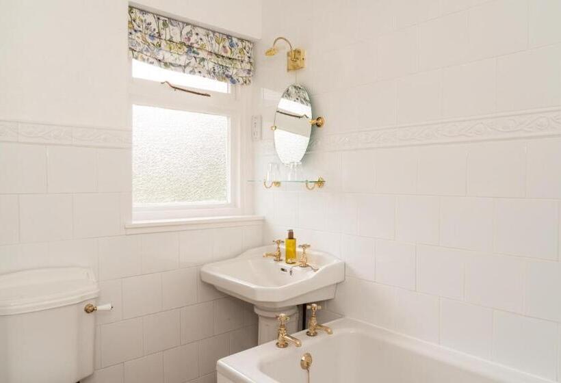 غرفة قياسية, The Lagg