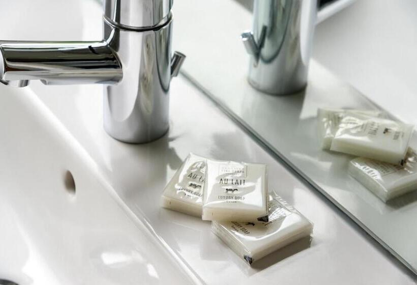 ベーシックルーム, The Lodge In The Vale