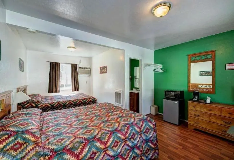 スタンダード4人部屋, Lake Shasta Lodge