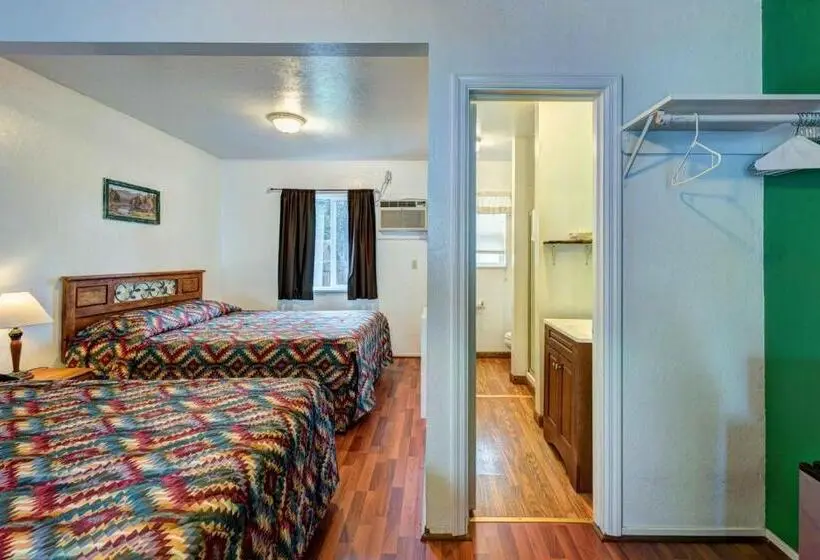 スタンダード4人部屋, Lake Shasta Lodge