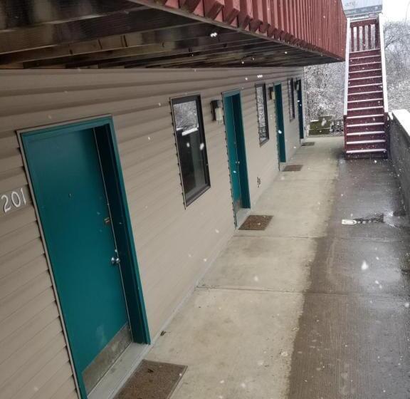 스위트 킹사이즈 침대, Perry O Inn & Suites