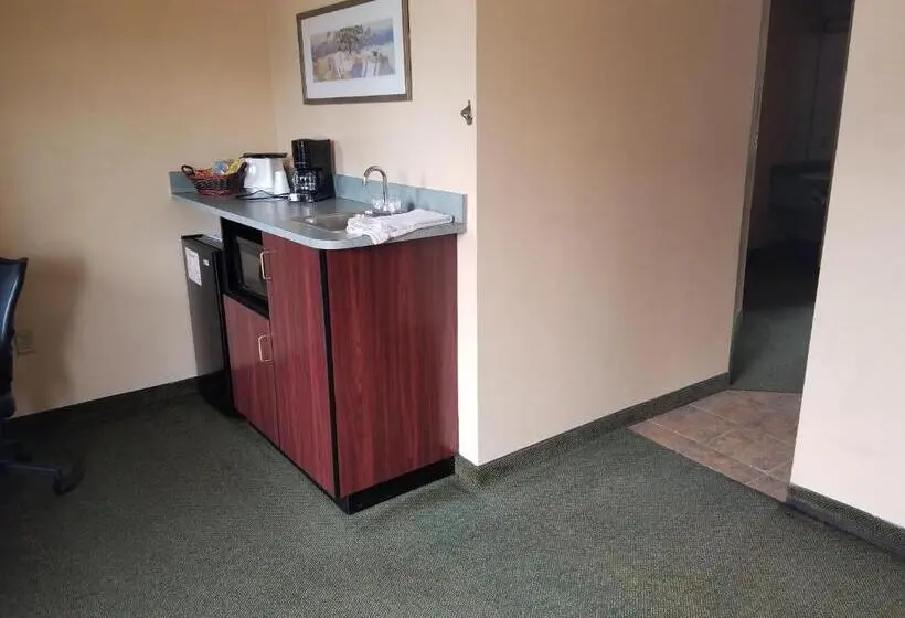 キングサイズベッドのスイートルーム, Perry O Inn & Suites