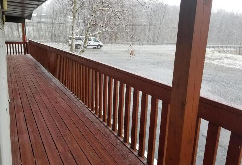 발코니가 있는 스위트, Perry O Inn & Suites