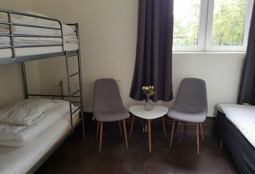 חדר סטנדרט לשלושה עם חדר אמבטיה משוף, Alkoven Logi