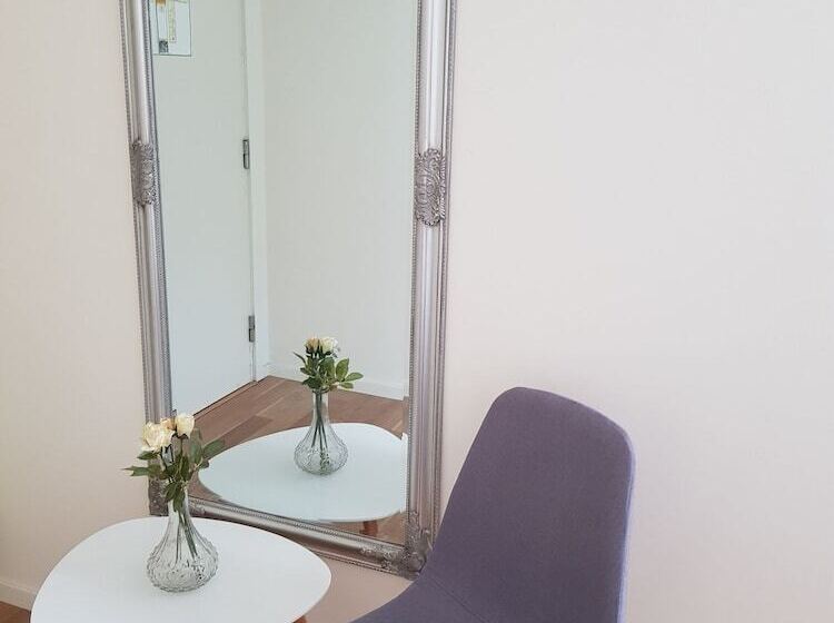 חדר סטנדרטי לארבעה עם חדר אמבטיה משותף, Alkoven Logi