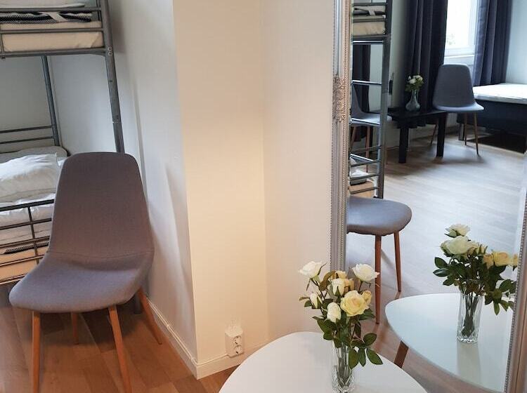 חדר משפחתי חדר אמבטיה משותף, Alkoven Logi