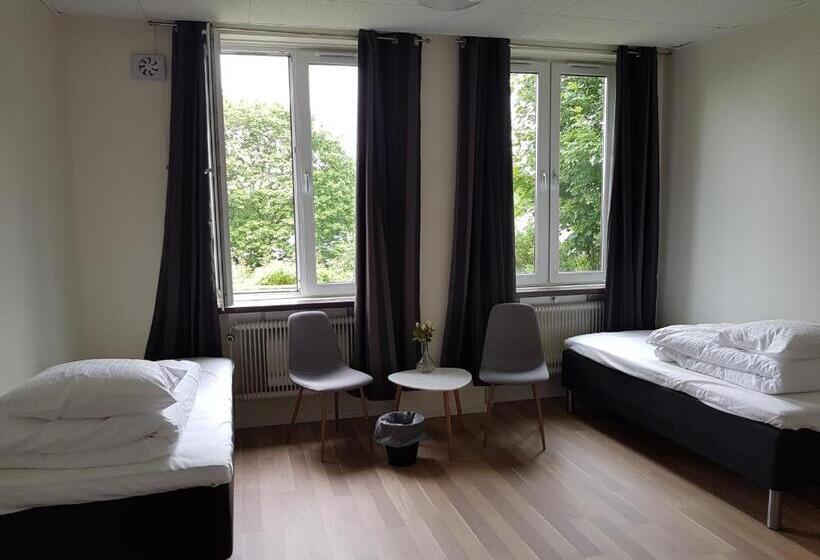 חדר סטנדרט לשלושה עם חדר אמבטיה משוף, Alkoven Logi