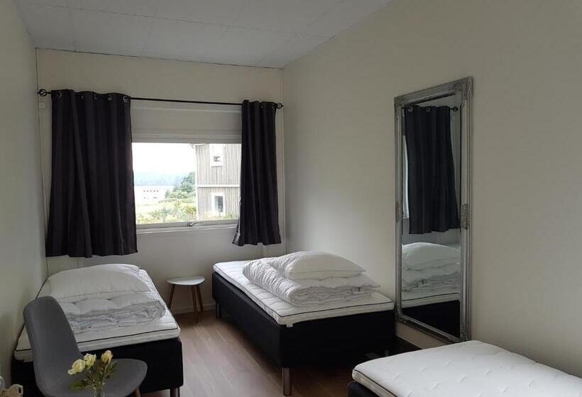 חדר סטנדרט לשלושה עם חדר אמבטיה משוף, Alkoven Logi