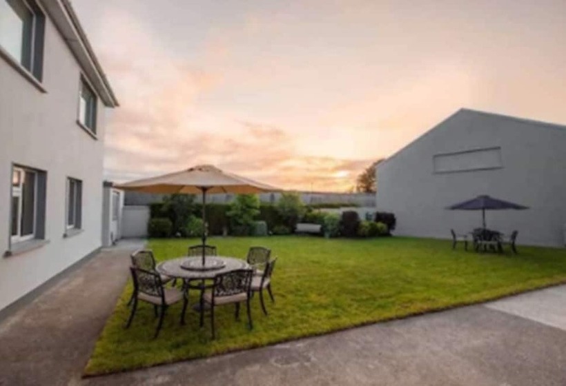 غرفة قياسية, Castle Lodge