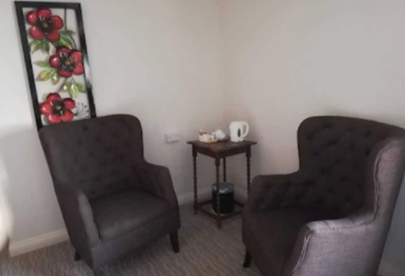 غرفة قياسية, Castle Lodge