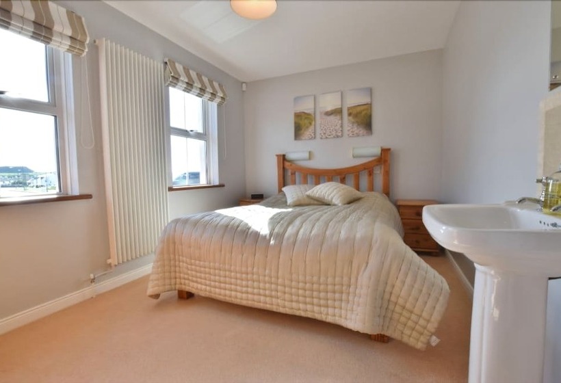 ３ベッドルームハウス, Bayview