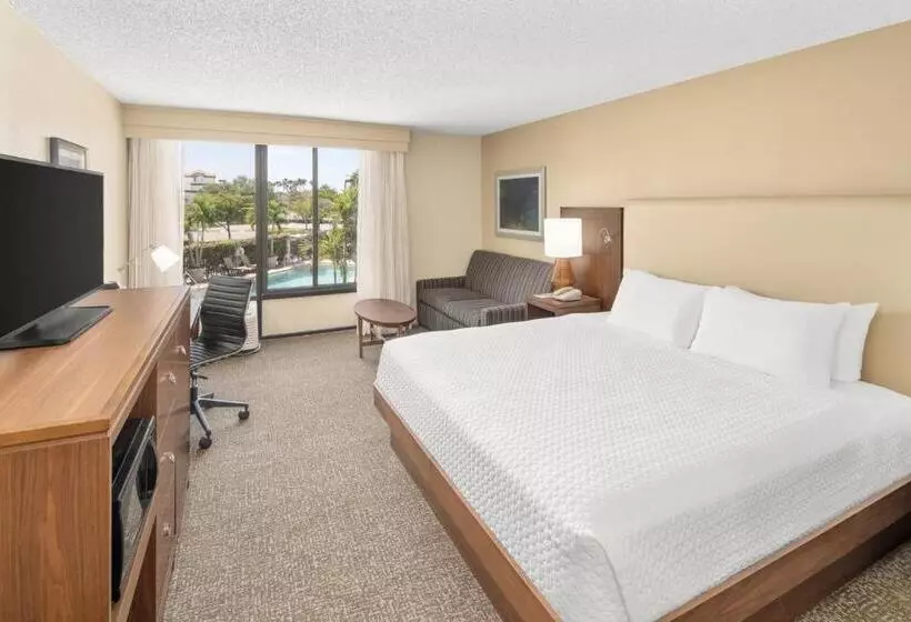 اتاق اجرایی با تخت بزرگ, Doubletree By Hilton Fort Myers At Bell Tower Shops