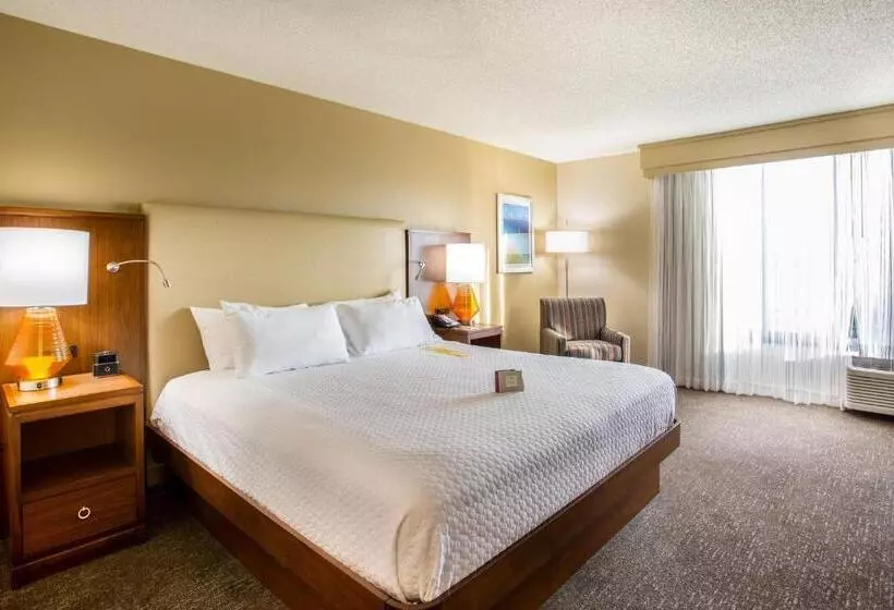 اتاق اجرایی با تخت بزرگ, Doubletree By Hilton Fort Myers At Bell Tower Shops