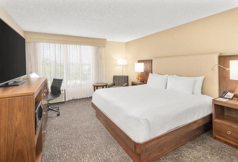 장애인을 위한 킹사이즈 침대 스탠다드 룸, Doubletree By Hilton Fort Myers At Bell Tower Shops