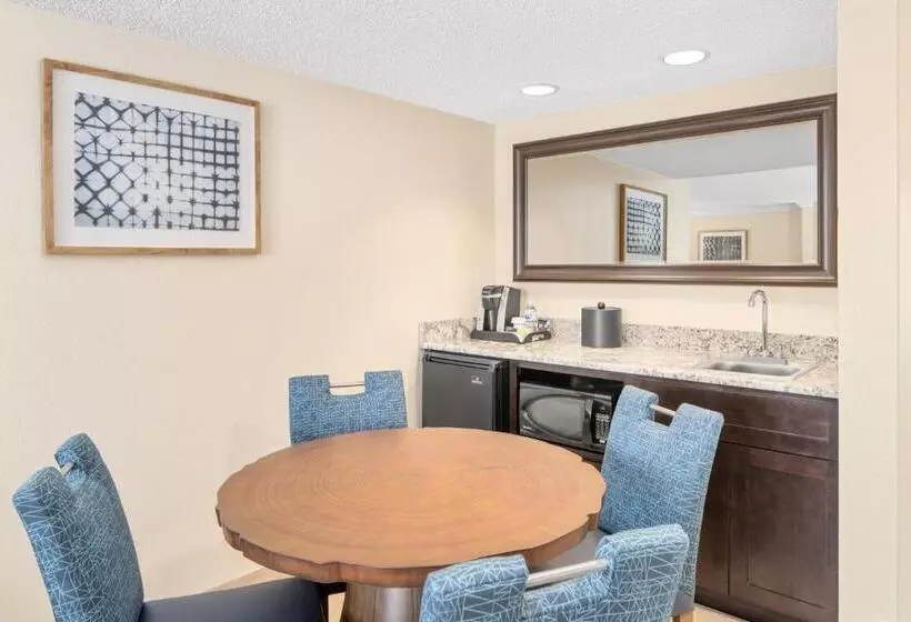 سوئیت با تخت بزرگ, Doubletree By Hilton Fort Myers At Bell Tower Shops