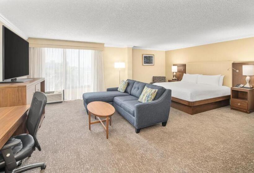 Sviitti King-vuode, Doubletree By Hilton Fort Myers At Bell Tower Shops