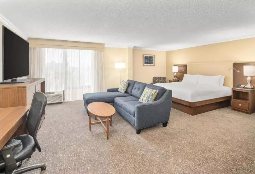 سوئیت با تخت بزرگ, Doubletree By Hilton Fort Myers At Bell Tower Shops