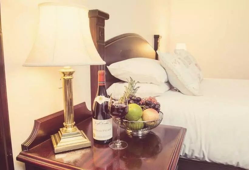 Family Room, Devon Inn