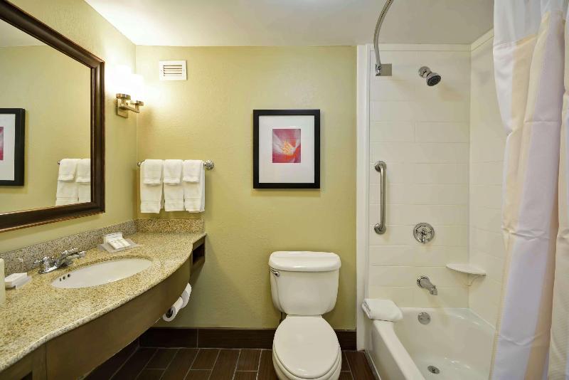 מיטת קינג בסוויטה, Hilton Garden Inn Ft Myers