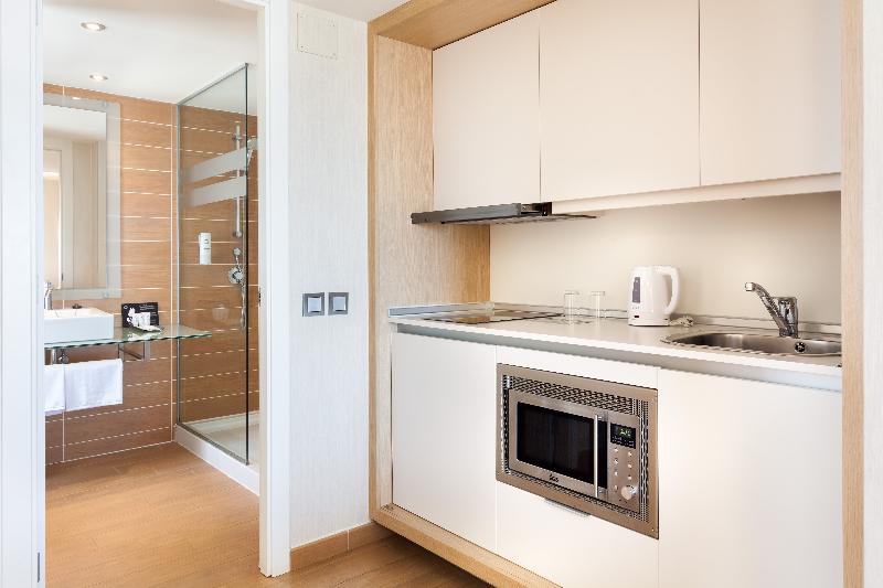 חדר דלוקס, Isa