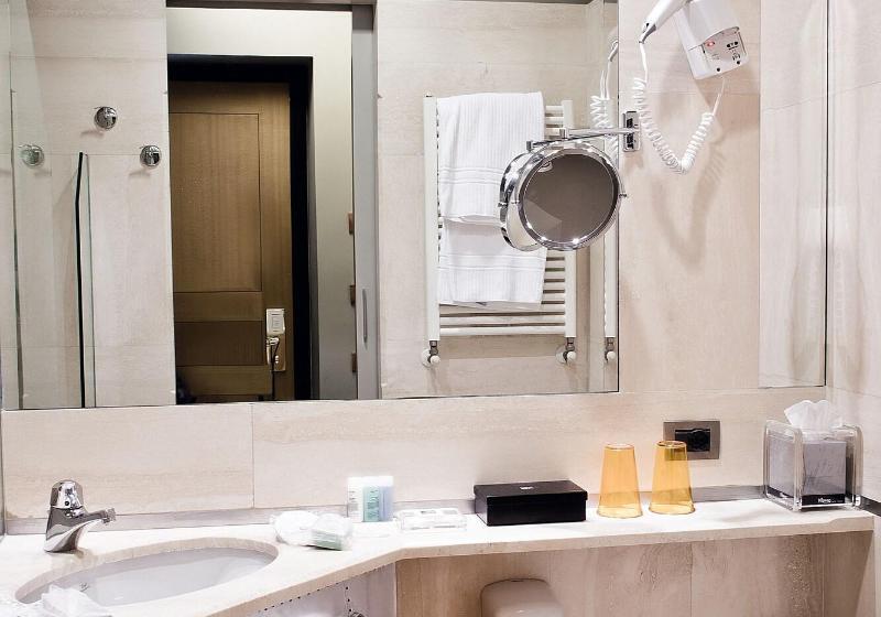 חדר סופריור, Isa