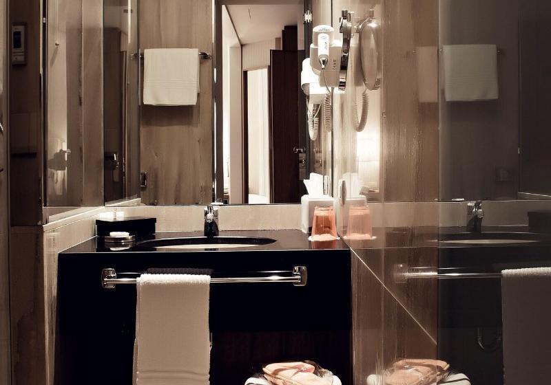 חדר סופריור, Isa