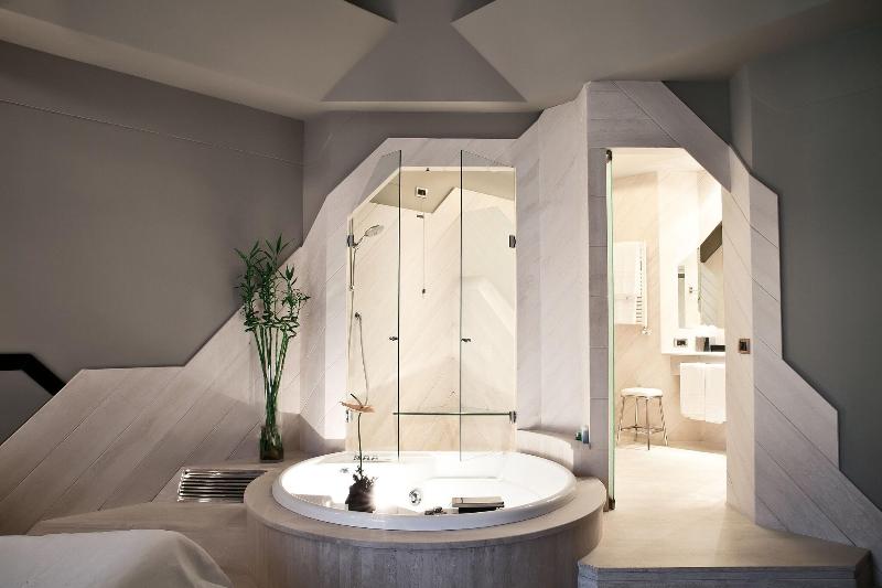 חדר סטנדרט, Isa