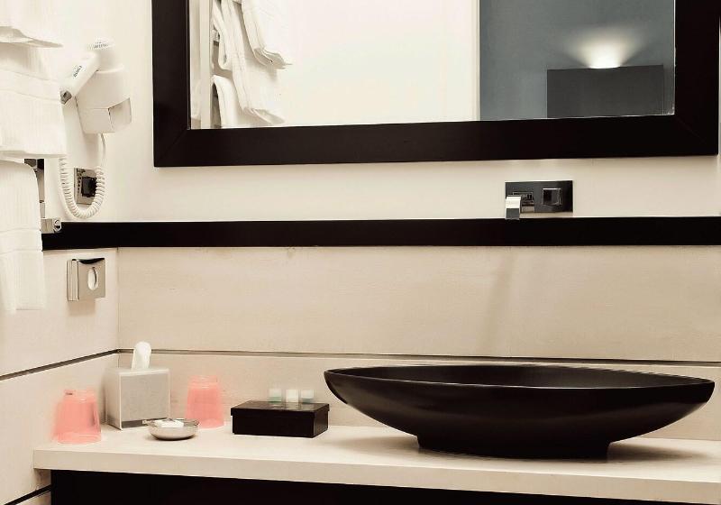 חדר דלוקס, Isa