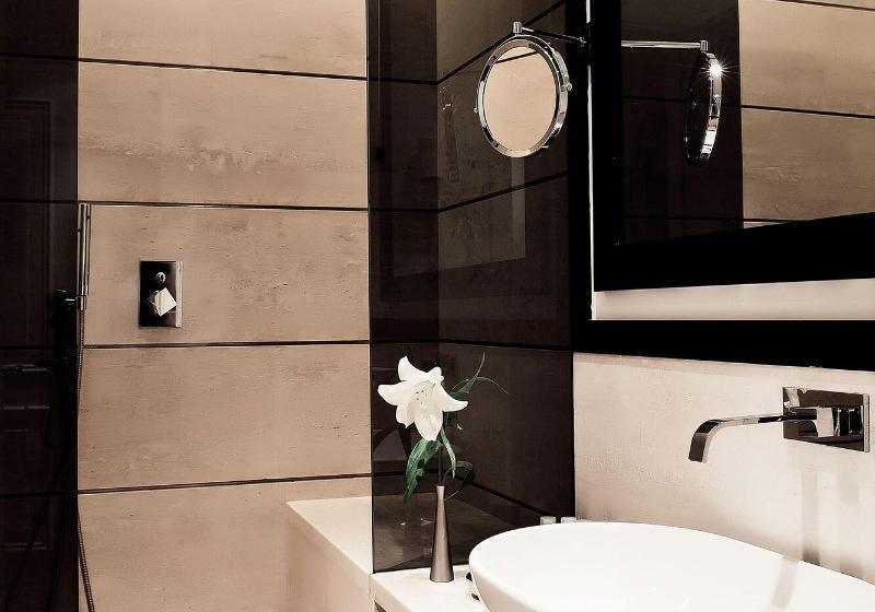 חדר דלוקס, Isa