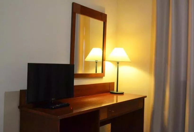 Standard Kolmen Hengen Huone, Reyes Ziries