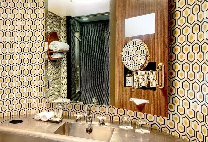 سوییت لوکس, Roxy Hotel New York