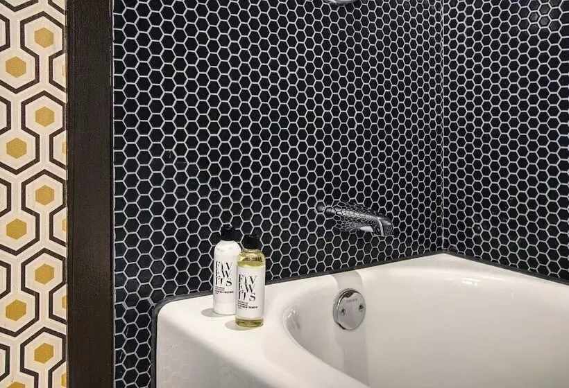 سوییت لوکس, Roxy Hotel New York
